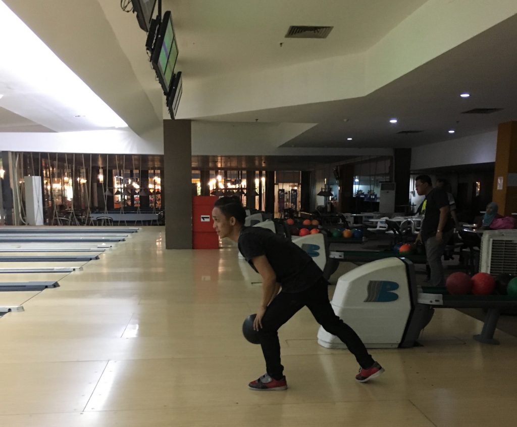 Bermain Bowling Kaza Surabaya